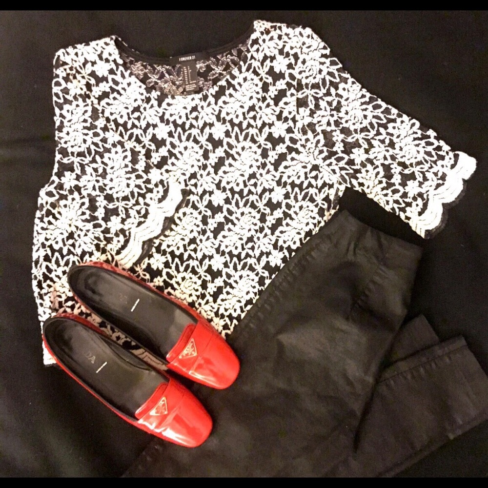 Black and white cropped blouse